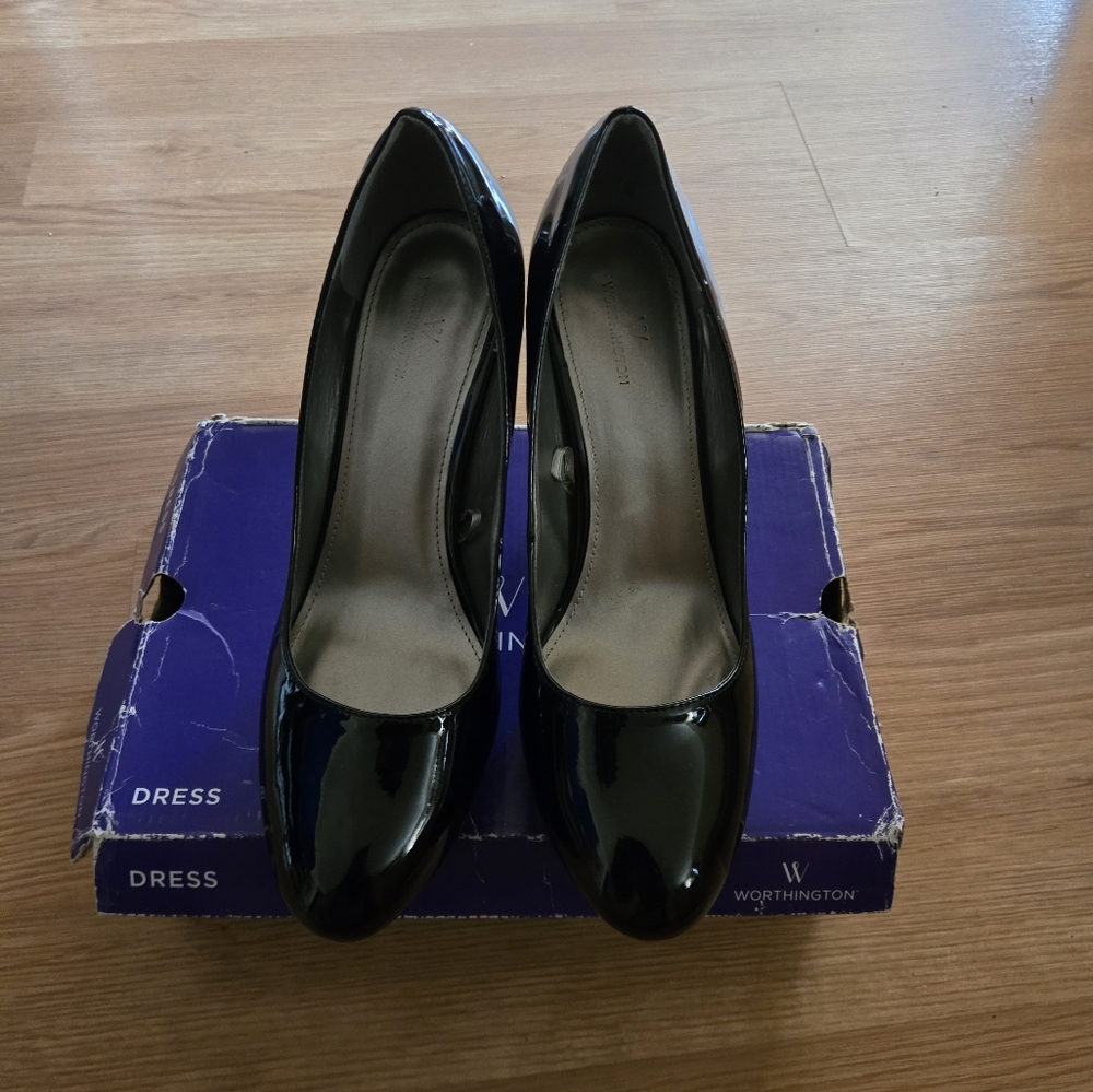 Worthington Black Heels Elegant Design